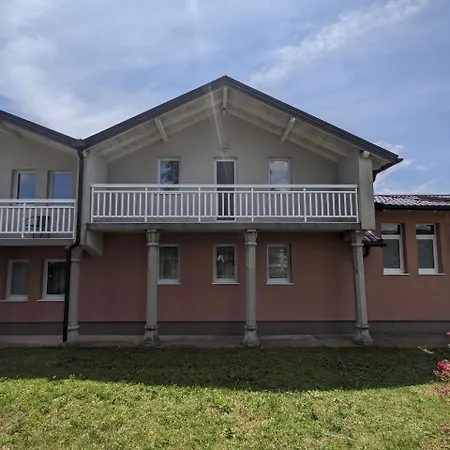 Weekend House * Vlakovo